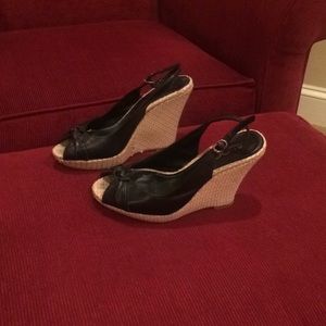 black wedges